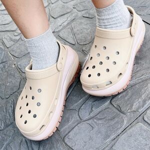 Crocs Unisex-Adult Mega Crush Clog Women Size 6